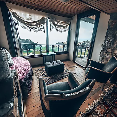 Гостевой дом Yediburunlar Lighthouse Boutique And Restaurant Фаралия